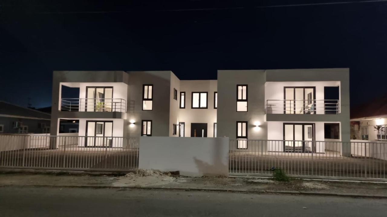 빌렘스타트 Whitehouse Boulevard, Close To Mambo Beach And City Centre 아파트 외부 사진