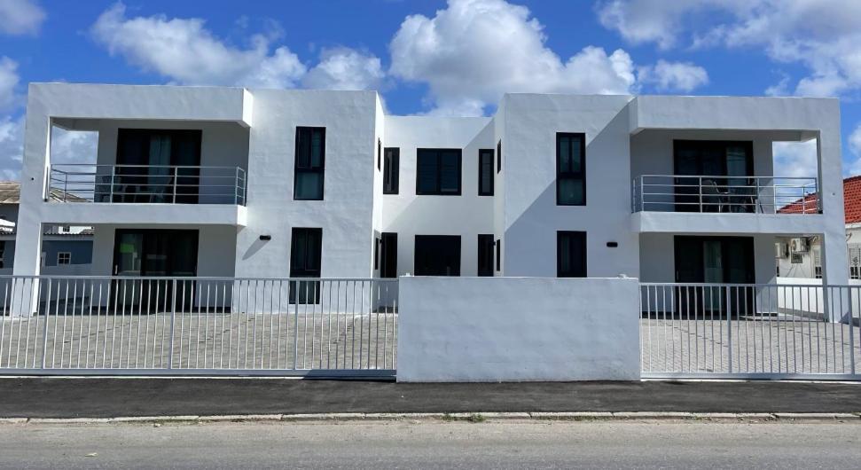 빌렘스타트 Whitehouse Boulevard, Close To Mambo Beach And City Centre 아파트 외부 사진