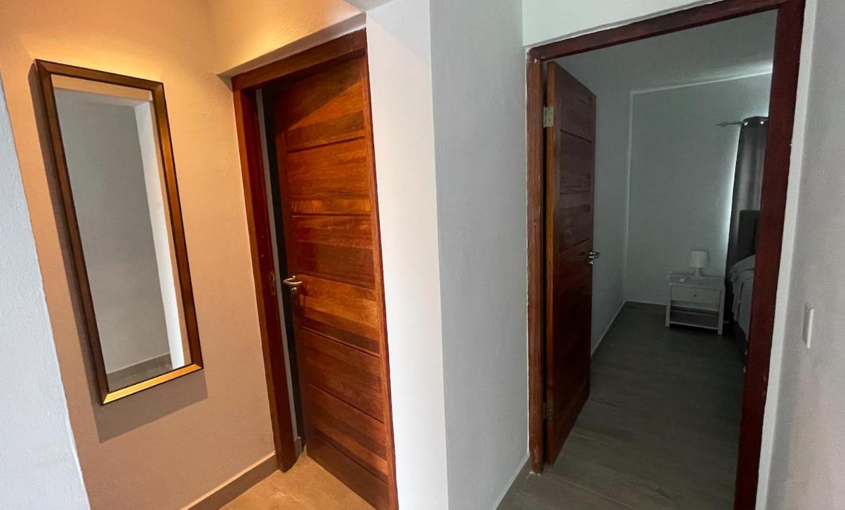 빌렘스타트 Whitehouse Boulevard, Close To Mambo Beach And City Centre 아파트 외부 사진