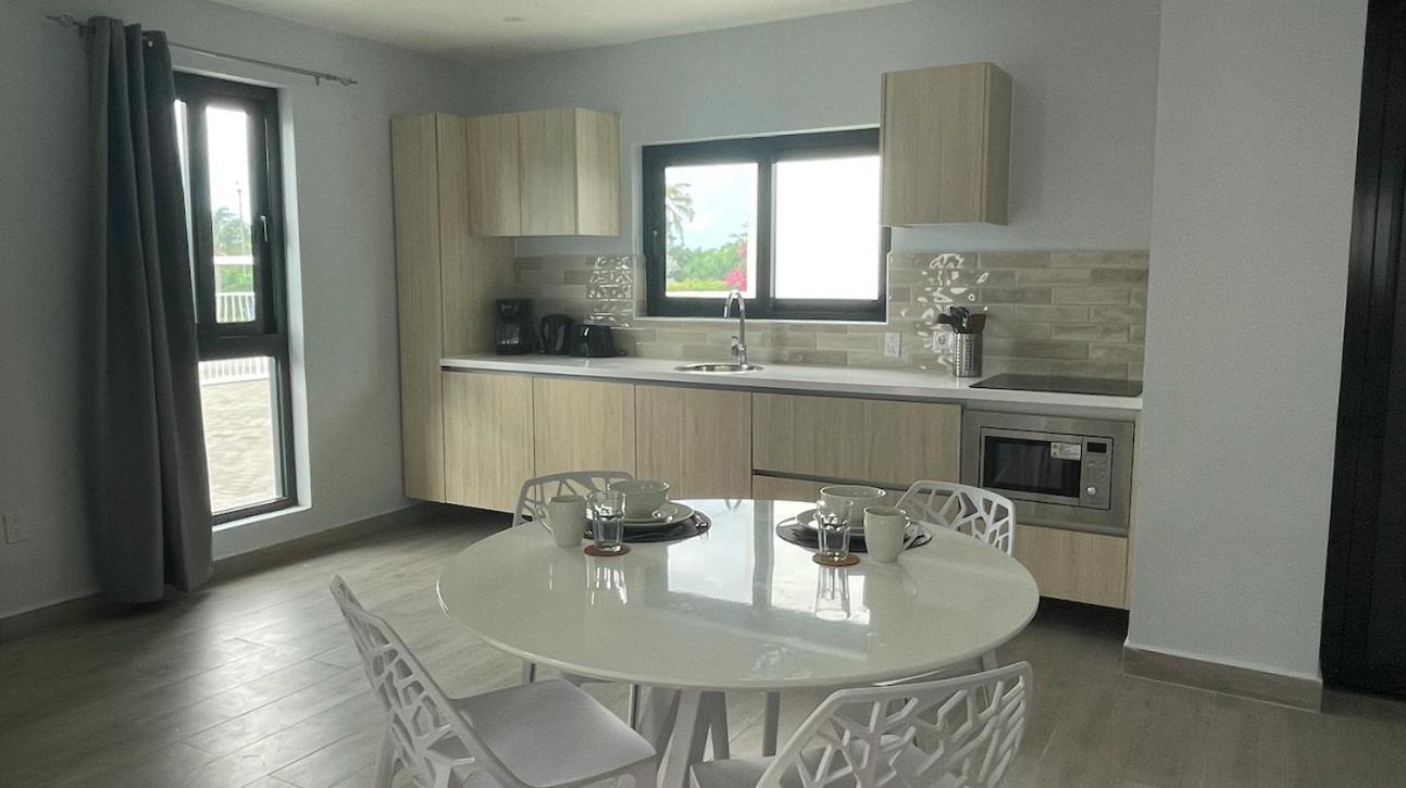 빌렘스타트 Whitehouse Boulevard, Close To Mambo Beach And City Centre 아파트 외부 사진